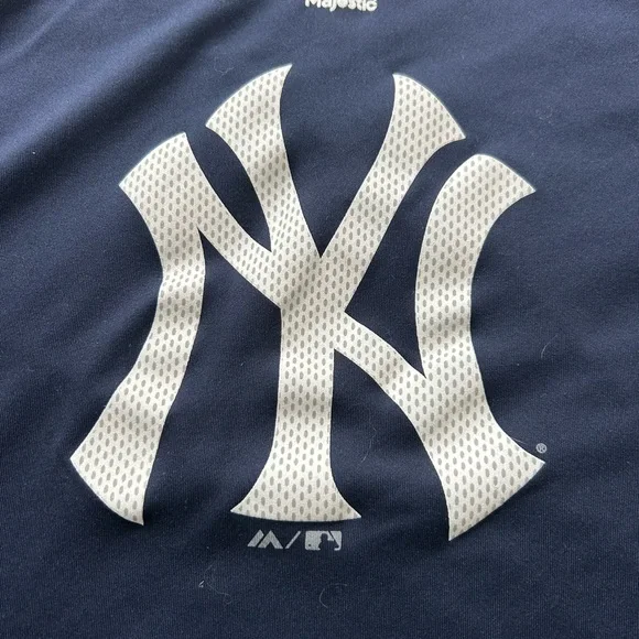 NY Yankees Athletic Shirt - Picture 2 of 6